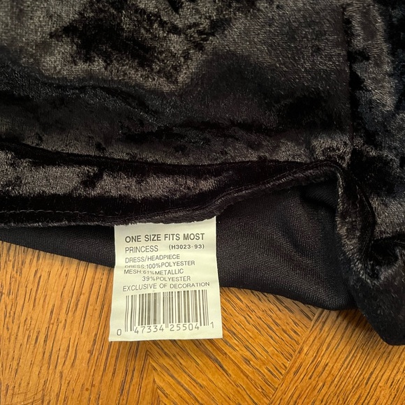 Hallowed costume used 5 pieces in all - Picture 15 of 15